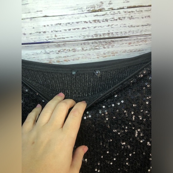 Sequin all over Black Croptop - Picture 7 of 11